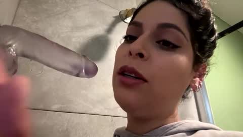 Snapshot of izcah_g chatting on January 31, 2025, 5:53 pm Izcah online show from January 31, 2025, 5:53 pm