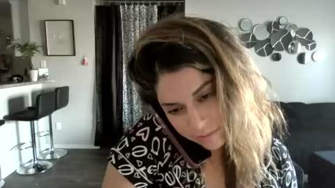 Snapshot of izcah_g chatting on August 5, 2026, 12:24 am Izcah online show from August 5, 2026, 12:24 am