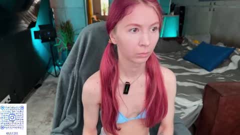 Snapshot of izi_fox chatting on July 10, 2026, 10:07 am izi online show from July 10, 2026, 10:07 am