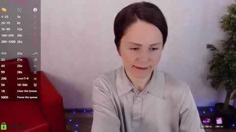 Queen of nylon  Victoria online show from February 9, 2026, 5:33 am