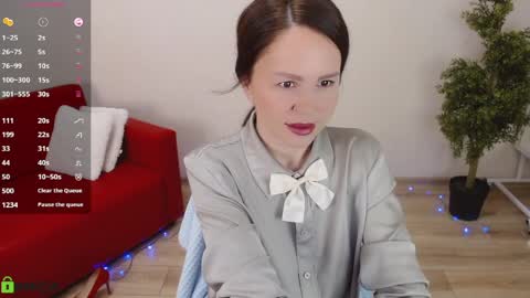 Queen of nylon  Victoria online show from April 9, 2026, 5:18 am