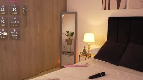 Snapshot of izzy_vega chatting on May 14, 2026, 1:23 am Izzy vega online show from May 14, 2026, 1:23 am