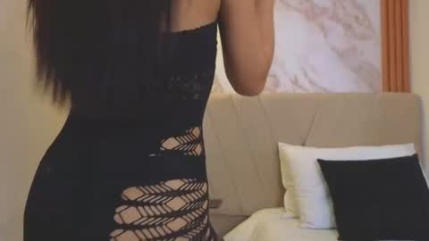 j_belle_ online show from June 11, 2026, 9:35 pm