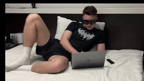 Snapshot of j_lyle_x chatting on November 9, 2025, 8:18 pm j_lyle_x online show from November 9, 2025, 8:18 pm