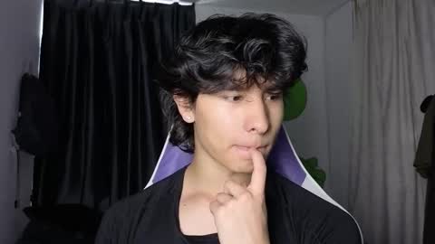 Snapshot of j_u_p_i_t_e_r chatting on February 4, 2026, 6:25 pm Noah online show from February 4, 2026, 6:25 pm