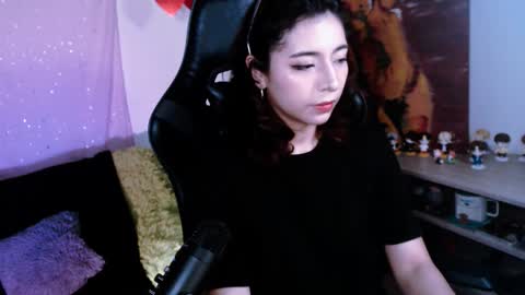 jade 18  online show from November 25, 2025, 6:24 am