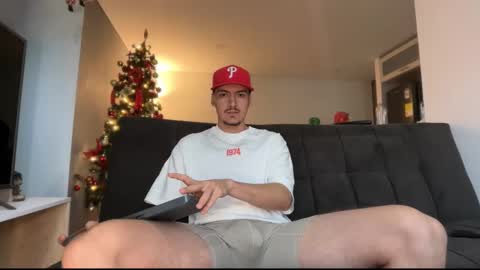 INDEPENDENT MODEL online show from December 19, 2025, 11:17 am