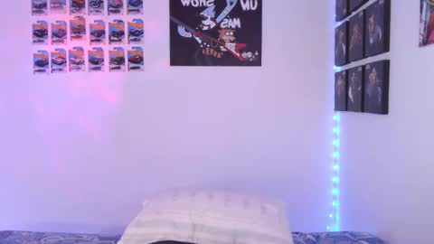 J online show from November 25, 2025, 4:29 pm