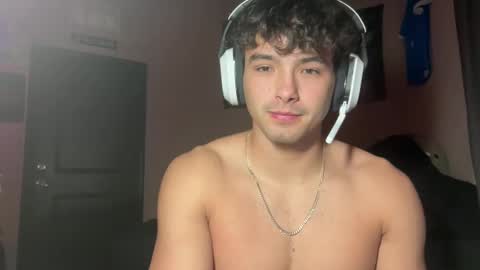 bigenoughtohug online show from February 15, 2026, 1:24 am