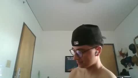 ImZacharyTyler online show from May 28, 2026, 11:57 pm