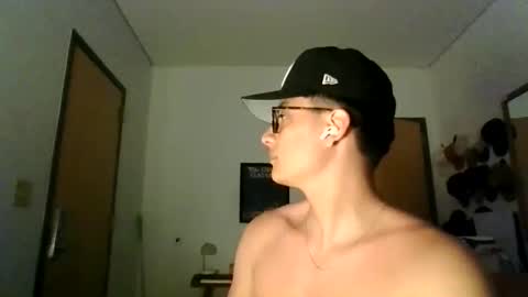ImZacharyTyler online show from June 3, 2026, 1:41 am