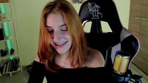 Snapshot of jacky_croft chatting on December 17, 2024, 5:18 am Linda Sofia help me get to 100 thumbs up online show from December 17, 2024, 5:18 am