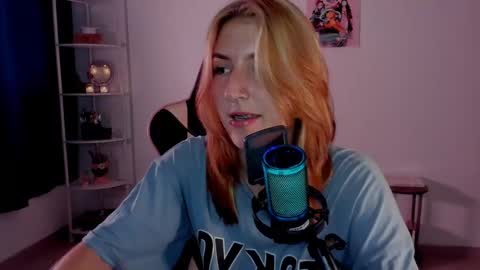 Snapshot of jacky_croft chatting on January 17, 2025, 3:23 am Linda Sofia help me get to 100 thumbs up online show from January 17, 2025, 3:23 am