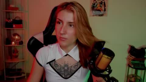 Snapshot of jacky_croft chatting on February 7, 2025, 6:24 am Linda Sofia help me get to 100 thumbs up online show from February 7, 2025, 6:24 am