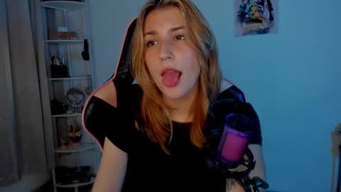 Snapshot of jacky_croft chatting on February 10, 2025, 6:20 am Linda Sofia help me get to 100 thumbs up online show from February 10, 2025, 6:20 am