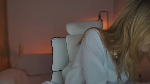 Snapshot of jacky_croft chatting on September 19, 2025, 5:09 am Linda Sofia help me get to 100 thumbs up online show from September 19, 2025, 5:09 am