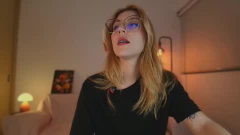 Snapshot of jacky_croft chatting on October 14, 2025, 4:46 am Linda Sofia help me get to 100 thumbs up online show from October 14, 2025, 4:46 am