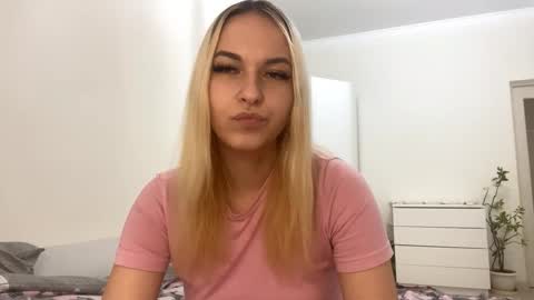 Snapshot of jacquelinorefice chatting on November 11, 2025, 4:51 pm Emma online show from November 11, 2025, 4:51 pm