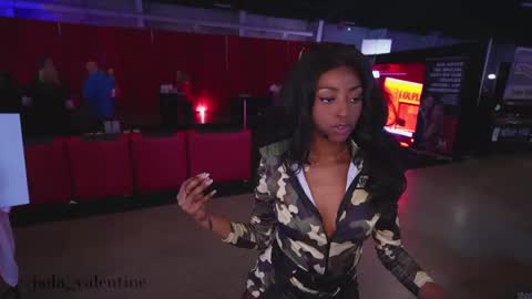 Snapshot of jada_valentine chatting on October 19, 2025, 6:41 pm Jada online show from October 19, 2025, 6:41 pm