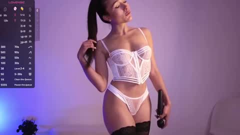 Snapshot of jade_paris chatting on November 2, 2025, 6:10 pm Jade Paris online show from November 2, 2025, 6:10 pm