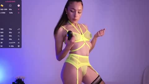 Snapshot of jade_paris chatting on November 13, 2025, 6:51 pm Jade Paris online show from November 13, 2025, 6:51 pm