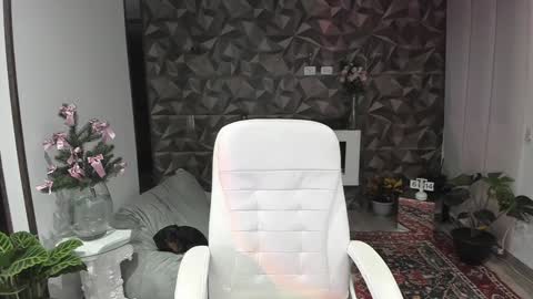 Snapshot of jade_porn chatting on December 11, 2024, 9:41 am Jade independent model online show from December 11, 2024, 9:41 am