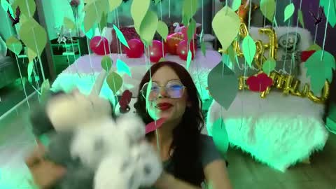 Snapshot of jade_storm_ chatting on October 15, 2025, 8:42 pm JADE online show from October 15, 2025, 8:42 pm