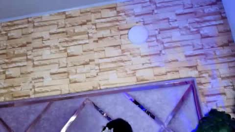 jade white  online show from January 7, 2026, 1:02 pm