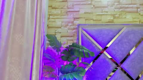 jade white  online show from March 17, 2026, 1:03 pm