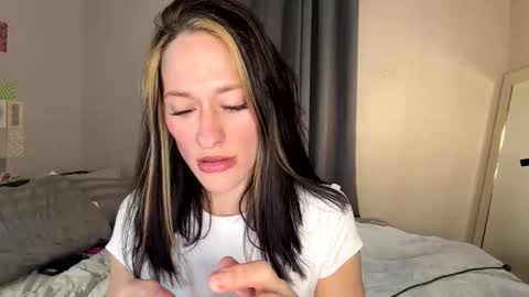 sexyeyes neverlie  online show from March 18, 2026, 6:33 pm