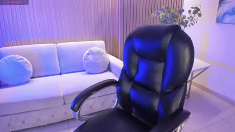 JADE EVANS online show from December 22, 2024, 6:04 pm