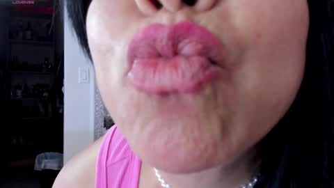 Snapshot of jadeh_williams02 chatting on January 23, 2025, 12:46 am Jadeh online show from January 23, 2025, 12:46 am