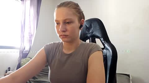 jaimeeosendorf online show from April 4, 2026, 11:40 am