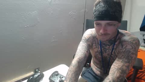 showingitoff online show from October 8, 2025, 2:42 am