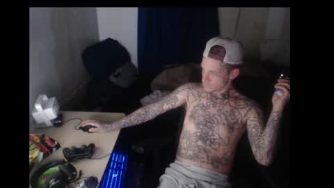 showingitoff online show from December 3, 2025, 7:05 am