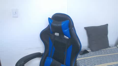 Snapshot of jake_shadow14 chatting on February 19, 2026, 4:25 pm Hi guys im new 3 online show from February 19, 2026, 4:25 pm