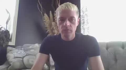 jakjakrabbit online show from October 15, 2025, 8:53 pm