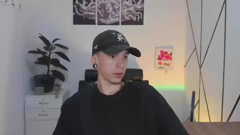 Snapshot of james_adamss_ chatting on November 18, 2025, 12:42 pm james_adamss_ online show from November 18, 2025, 12:42 pm