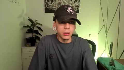 james_adamss_ online show from November 27, 2025, 12:51 pm