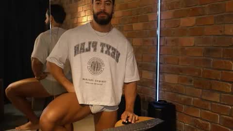 James Axel online show from October 13, 2025, 1:33 pm