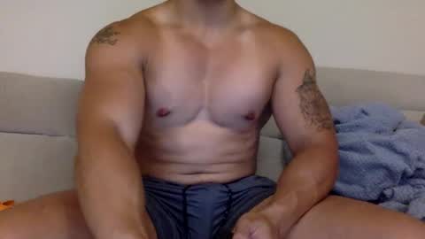 jamesmo820913 online show from October 12, 2025, 1:43 pm