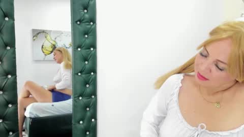 Snapshot of janeska_ chatting on December 3, 2024, 3:44 pm janeska online show from December 3, 2024, 3:44 pm