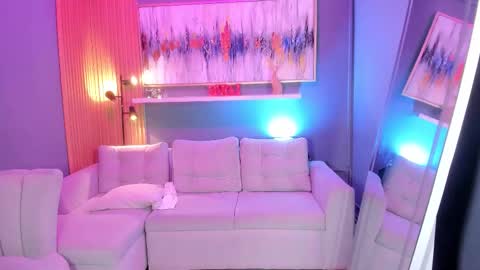 Janinne  online show from March 6, 2026, 10:56 am