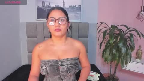 Janna online show from November 19, 2025, 10:59 am
