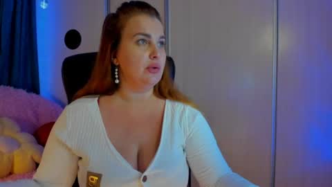 Snapshot of jansylines chatting on July 19, 2026, 2:43 pm JansyLines online show from July 19, 2026, 2:43 pm