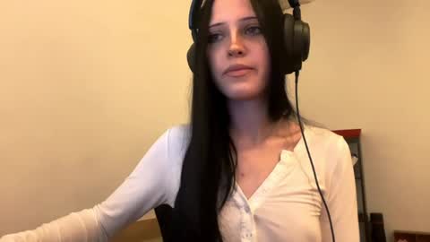 Lily online show from June 5, 2026, 9:20 pm