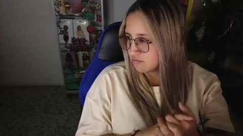 Snapshot of jaramillo_j chatting on December 6, 2024, 3:00 pm jes online show from December 6, 2024, 3:00 pm