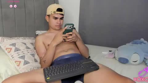 Snapshot of jarethh_ chatting on May 25, 2026, 11:22 pm JARETHH online show from May 25, 2026, 11:22 pm