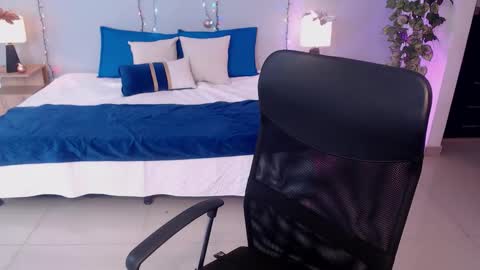 Instagram jasminecampbell1  online show from December 5, 2025, 4:03 pm