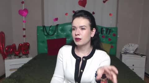 JasmineKouch online show from November 26, 2025, 6:25 am